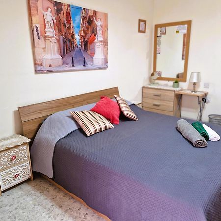 Saracini'S Homestay Аттард Экстерьер фото
